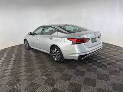 Used 2024 Nissan Altima 2.5 SV FWD image 7