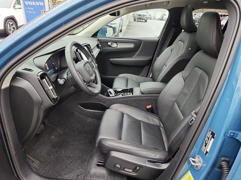 Certified 2025 Volvo XC40 B5 Plus image 16