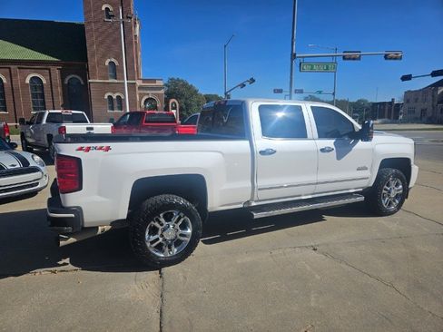 Used 2019 Chevrolet Silverado 2500 High Country w/ Duramax Plus Package image 3