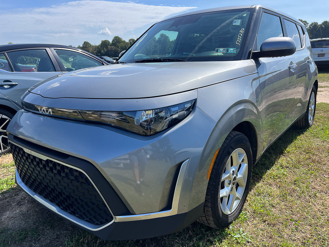 Used 2023 Kia Soul LX w/ Option Group 015 FWD image 2