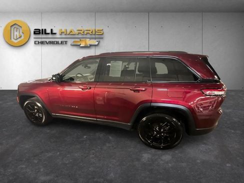 Used 2024 Jeep Grand Cherokee Altitude AWD/4WD image 13
