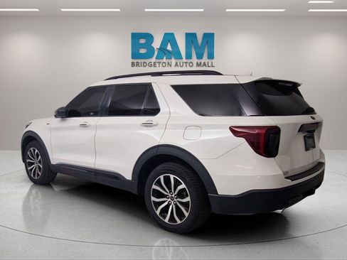 Used 2022 Ford Explorer ST-Line w/ Class IV Trailer Tow Package image 5