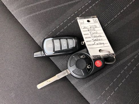 Used 2015 Ford Focus SE FWD image 32