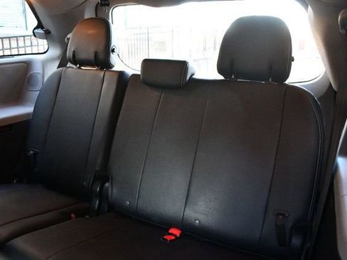 Used 2020 Toyota Sienna SE image 36