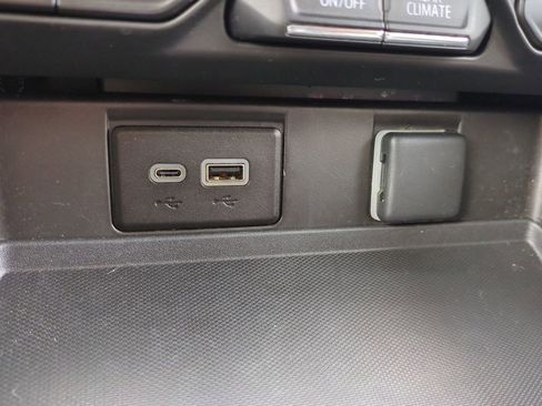 Used 2024 Chevrolet Tahoe Z71 w/ Luxury Package image 29