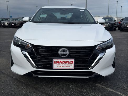 New 2025 Nissan Sentra SV image 3