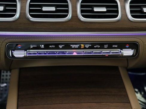 Used 2025 Mercedes-Benz GLS 580 4MATIC image 28