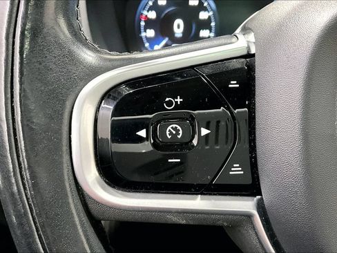 Used 2020 Volvo XC90 T6 Momentum AWD/4WD image 12