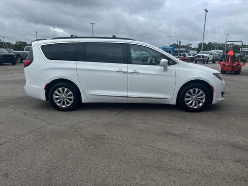 Used 2017 Chrysler Pacifica Touring-L image 27