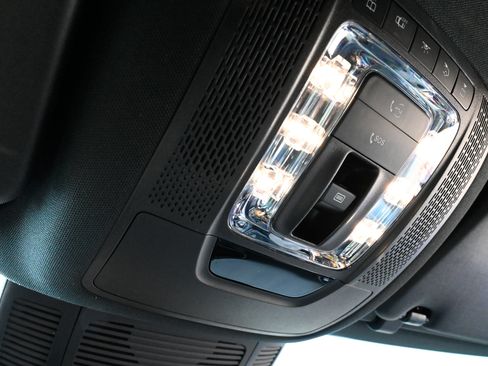 Used 2021 Mercedes-Benz GLS 580 4MATIC image 32