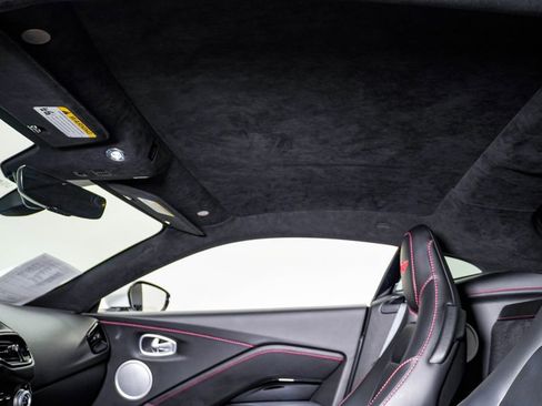 Used 2020 Aston Martin V8 Vantage Coupe image 22