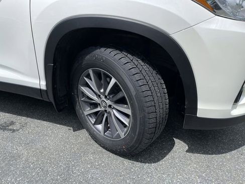 Certified 2019 Toyota Highlander XLE AWD/4WD image 10