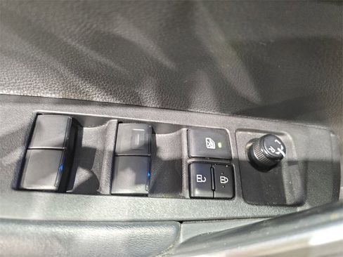 Used 2022 Toyota Corolla Cross XLE w/ Convenience Package image 28