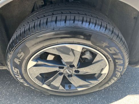 Used 2025 Nissan Rogue SV AWD/4WD image 31