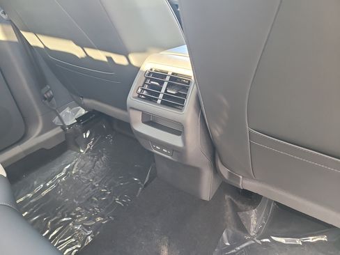 New 2025 Volkswagen Tiguan SE AWD/4WD image 13