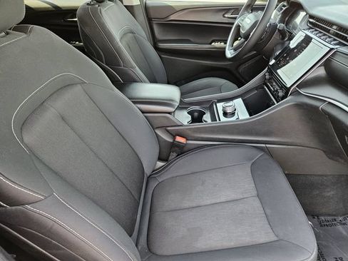 Used 2024 Jeep Grand Cherokee Laredo RWD image 15