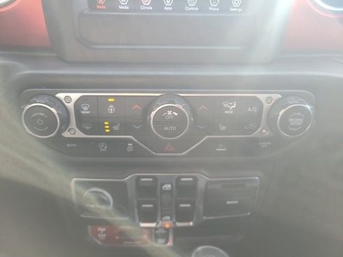 Used 2021 Jeep Gladiator Rubicon w/ Cold Weather Group image 28