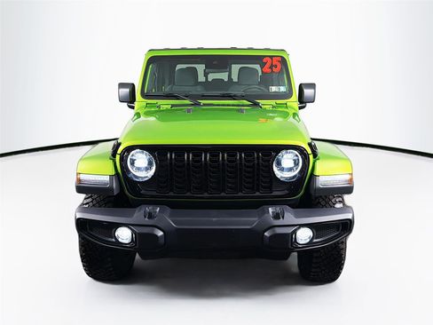 Used 2025 Jeep Gladiator Willys image 2