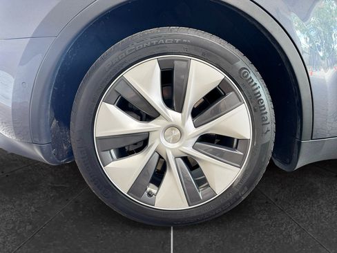 Used 2022 Tesla Model Y Long Range AWD/4WD image 31
