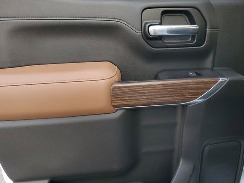 Used 2020 Chevrolet Silverado 1500 High Country w/ Technology Package image 17