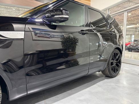 Used 2018 Land Rover Discovery HSE image 24