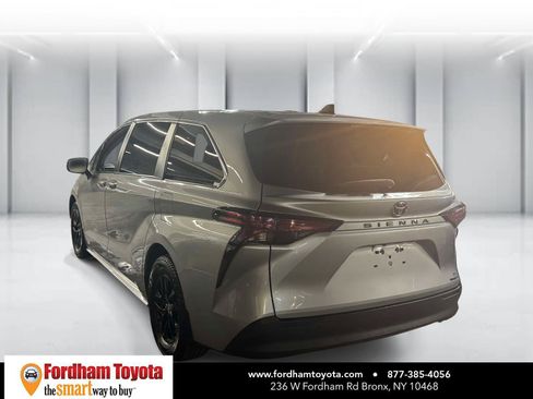 Used 2021 Toyota Sienna LE FWD image 5