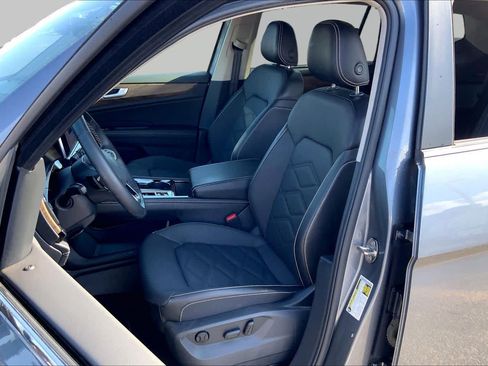 Used 2024 Volkswagen Atlas SE AWD/4WD image 8