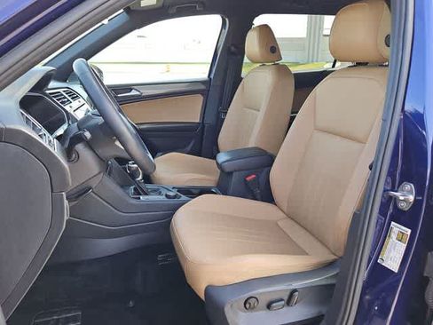 Used 2022 Volkswagen Tiguan SE w/ Panoramic Sunroof Package AWD/4WD image 14