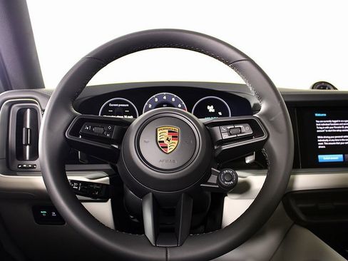 New 2025 Porsche Cayenne Coupe image 17