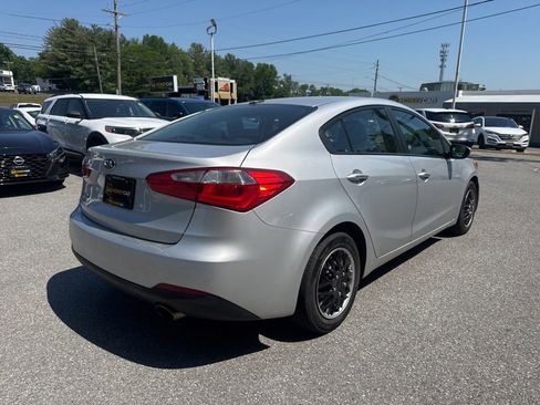 Used 2016 Kia Forte EX FWD image 4