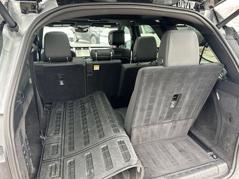 Used 2024 Land Rover Discovery Dynamic SE image 9