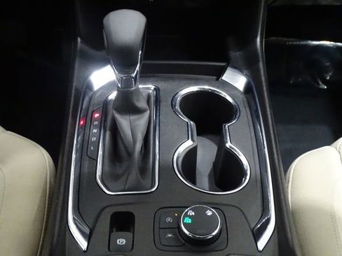 Used 2023 Chevrolet Traverse LS image 38