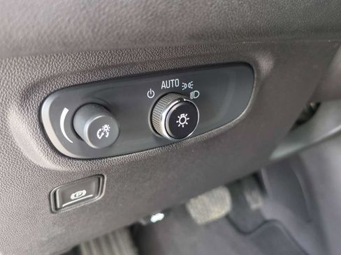 Used 2024 GMC Terrain SLE FWD image 34