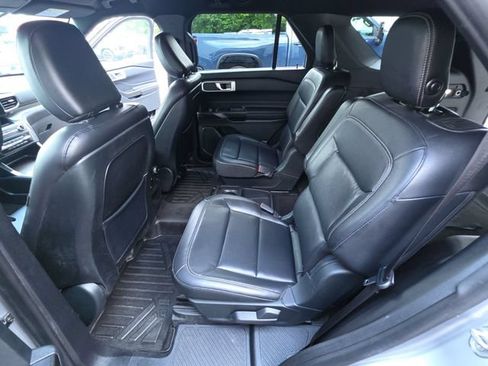 Used 2020 Ford Explorer XLT w/ Equipment Group 202A RWD image 16