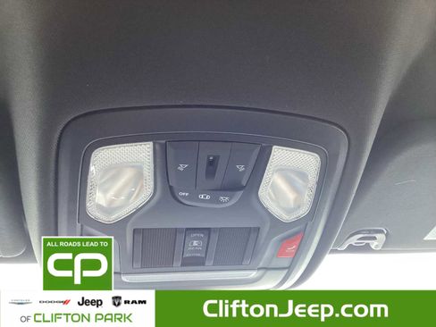 Certified 2018 Chrysler Pacifica Touring-L Plus image 31