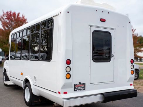 Used 2016 Ford E-450 and Econoline 450 Super Duty w/ Shuttle Bus Prep Package image 19