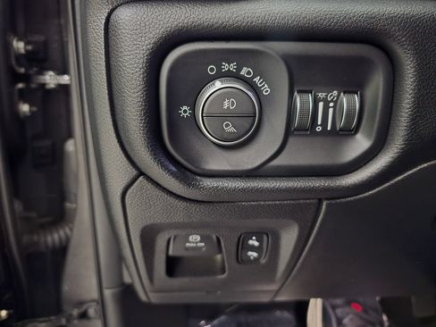 Used 2022 RAM 1500 Laramie AWD/4WD image 36