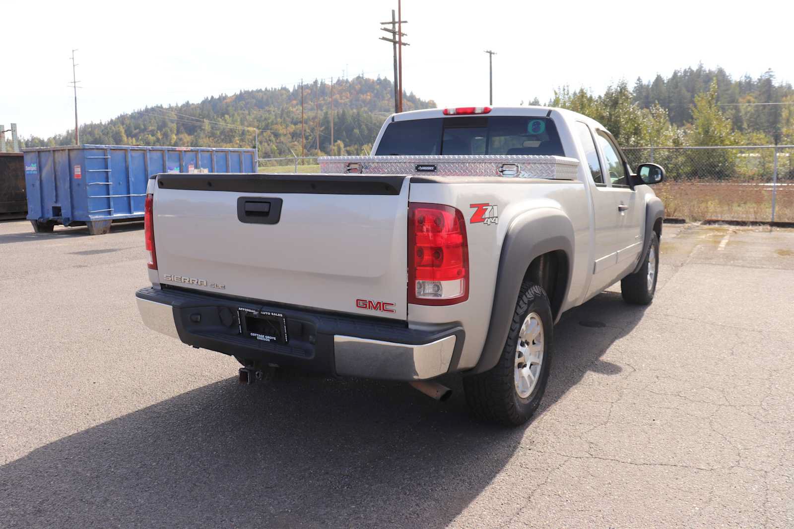 Used 2008 GMC Sierra 1500 SLE w/ Z71 Off-Road Package AWD/4WD image 3