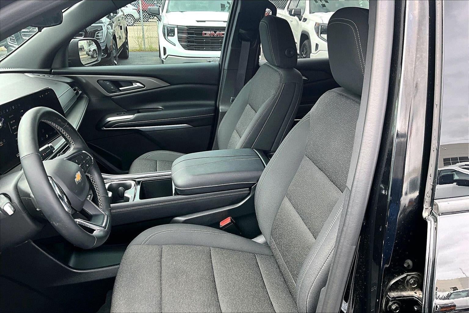Used 2025 Chevrolet Traverse LT w/ Driver Confidence Package FWD image 22