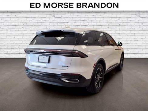 Used 2025 Lincoln Nautilus Premier AWD/4WD image 5