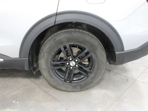Used 2020 Ford Explorer XLT w/ Comfort Package RWD image 39