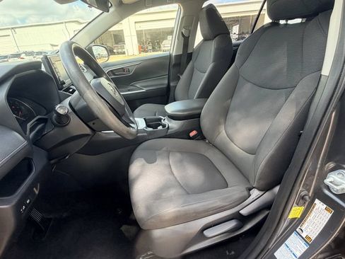 Used 2020 Toyota RAV4 LE w/ All Weather Liner Package AWD/4WD image 24