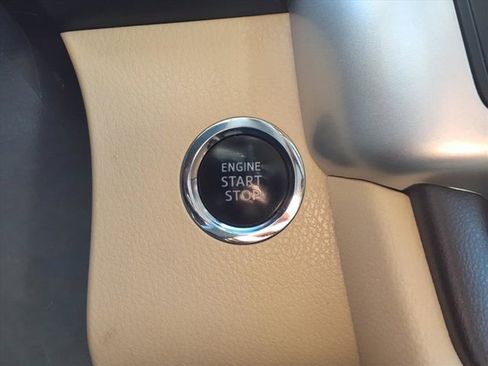 Used 2018 Toyota Highlander XLE image 17