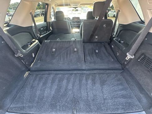 Used 2022 Nissan Pathfinder SV AWD/4WD image 28