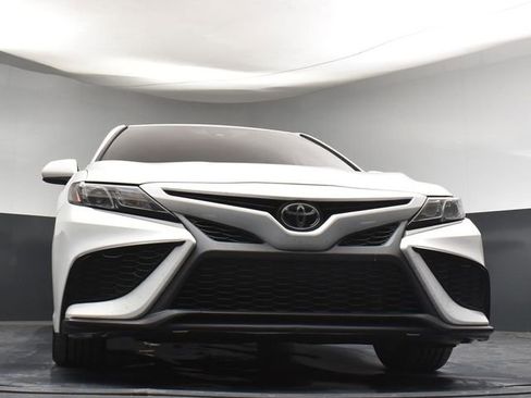 Used 2021 Toyota Camry SE image 32