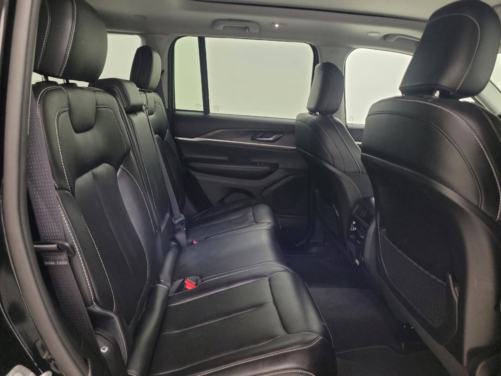 Used 2023 Jeep Grand Cherokee Limited w/ Black Appearance Package AWD/4WD image 19