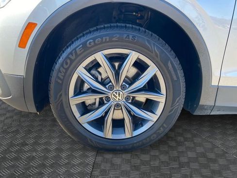 Used 2022 Volkswagen Tiguan SE image 35