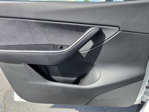 Used 2022 Tesla Model Y Performance AWD/4WD image 16