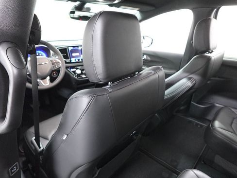 New 2026 Chrysler Pacifica Select image 23