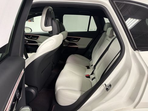 Used 2023 Mercedes-Benz GLC 300 4MATIC image 14